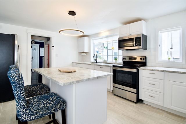 27 Rockland St, Springfield, MA 01118