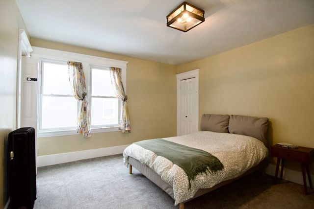 27 Rockland St, Springfield, MA 01118