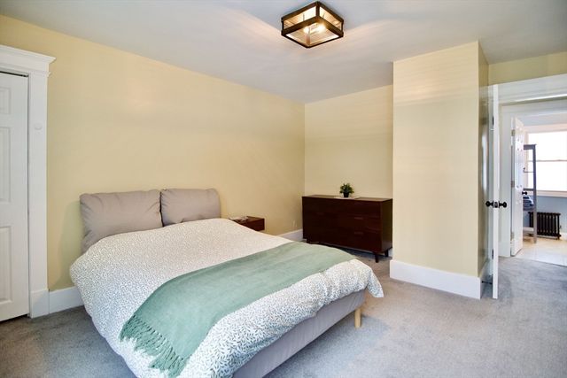 27 Rockland St, Springfield, MA 01118