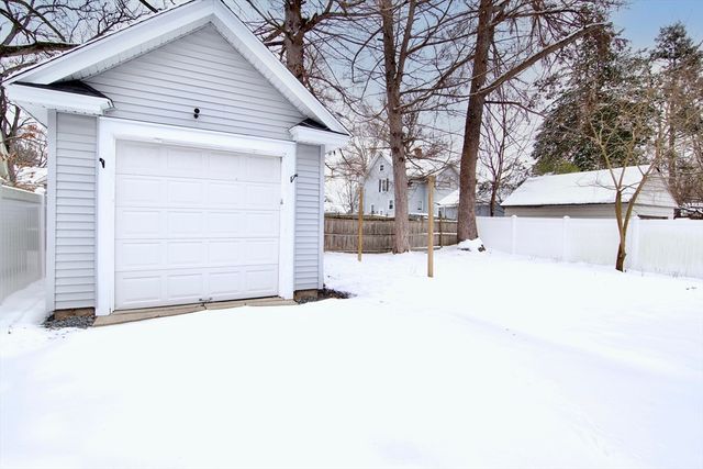 27 Rockland St, Springfield, MA 01118