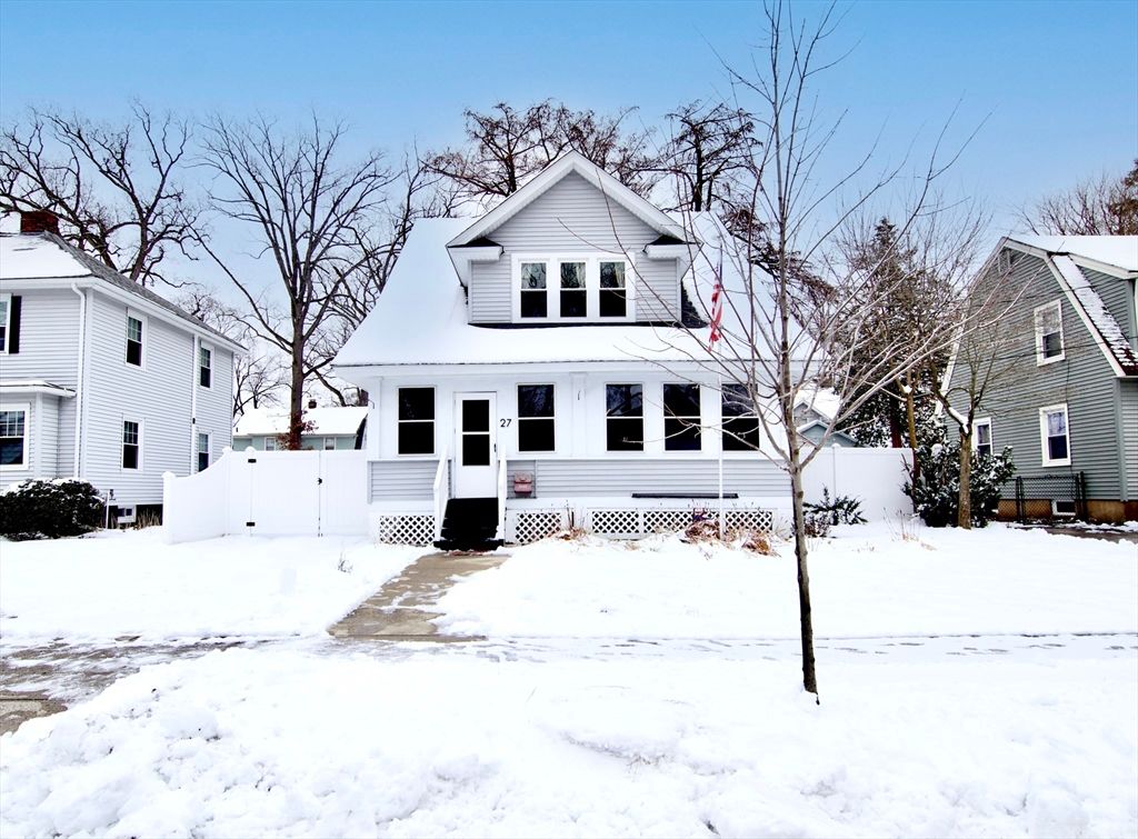 27 Rockland St, Springfield, MA 01118