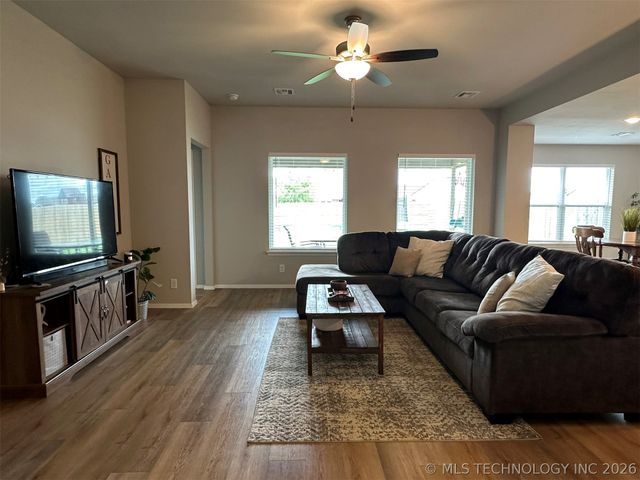 13009 E 124th Street North N, Owasso, OK 74021