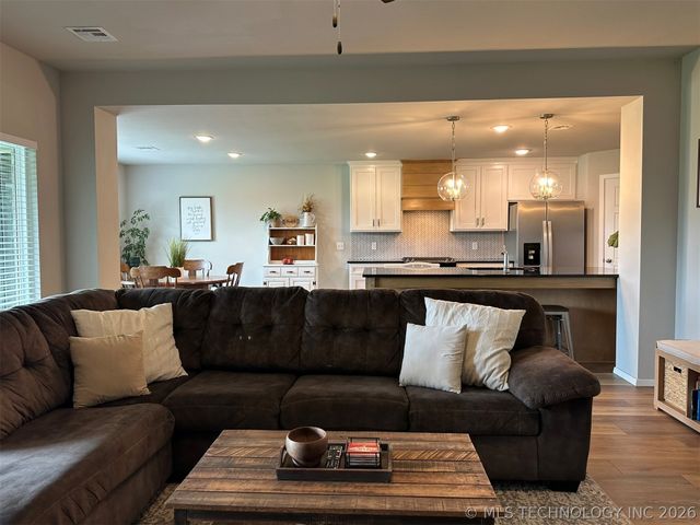 13009 E 124th Street North N, Owasso, OK 74021
