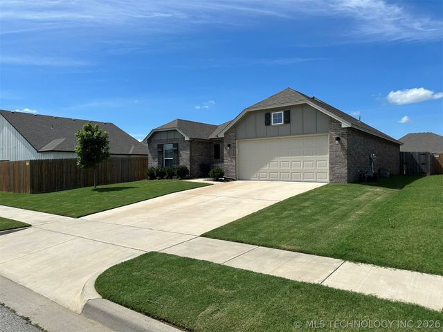 13009 E 124th Street North N, Owasso, OK 74021
