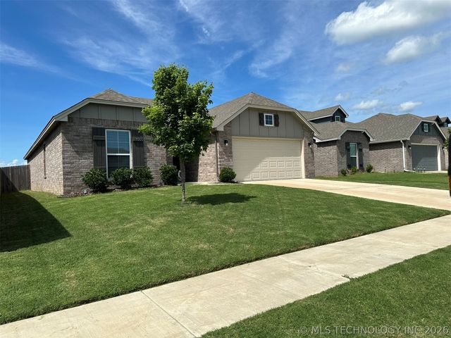 13009 E 124th Street North N, Owasso, OK 74021