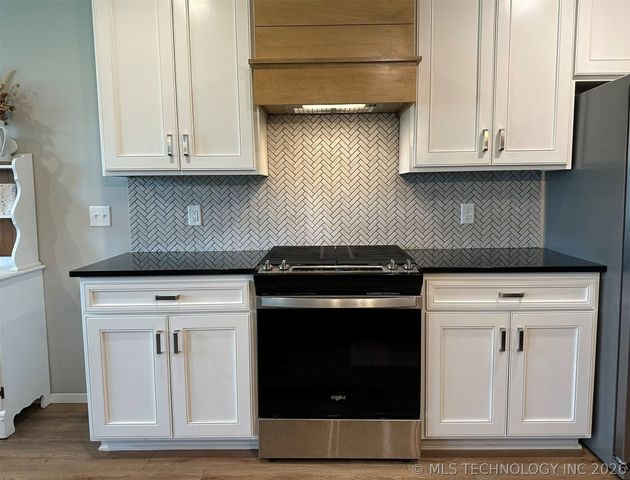 13009 E 124th Street North N, Owasso, OK 74021