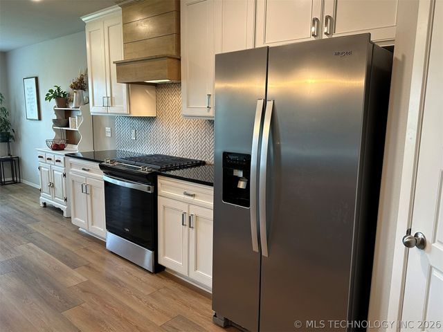 13009 E 124th Street North N, Owasso, OK 74021