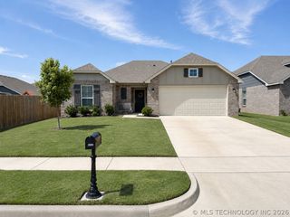 13009 E 124th Street North N, Owasso, OK 74021