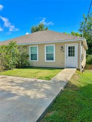 3735 Putnam Drive B, Bacliff, TX 77518