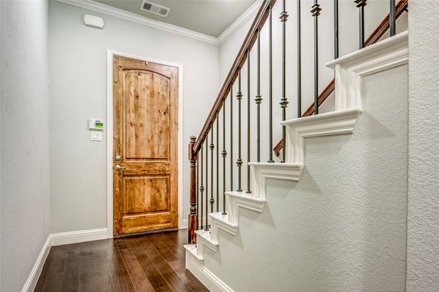 573 W Royal Lane, Irving, TX 75039