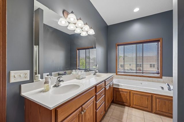 1514 Overlook Drive SE, Lonsdale, MN 55046