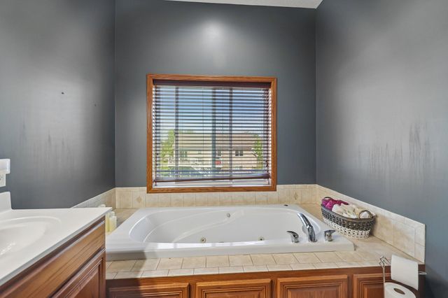 1514 Overlook Drive SE, Lonsdale, MN 55046