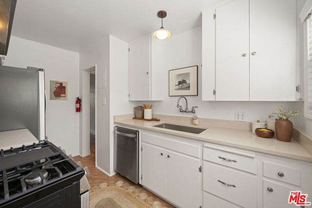 5345 Village, Los Angeles, CA 90016