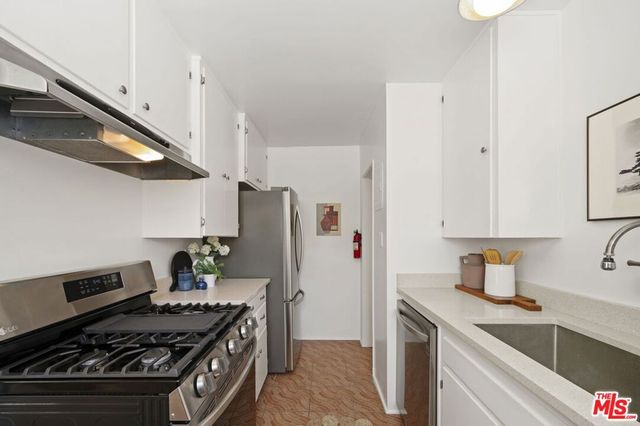 5345 Village, Los Angeles, CA 90016