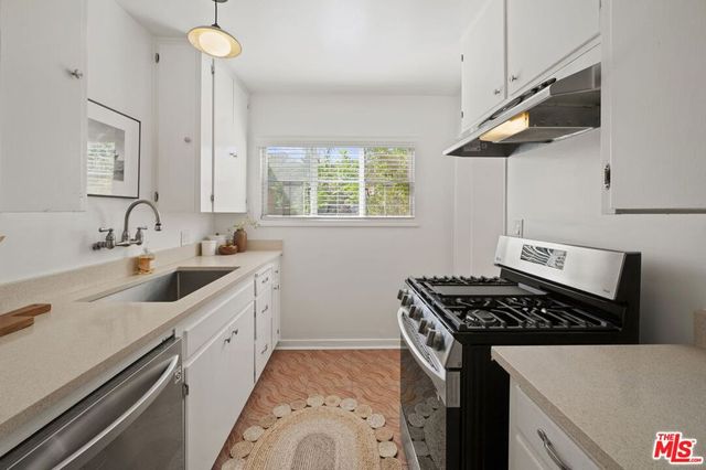 5345 Village, Los Angeles, CA 90016