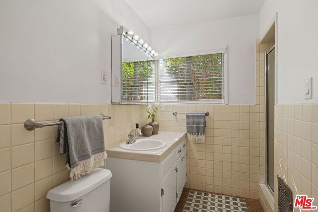 5345 Village, Los Angeles, CA 90016