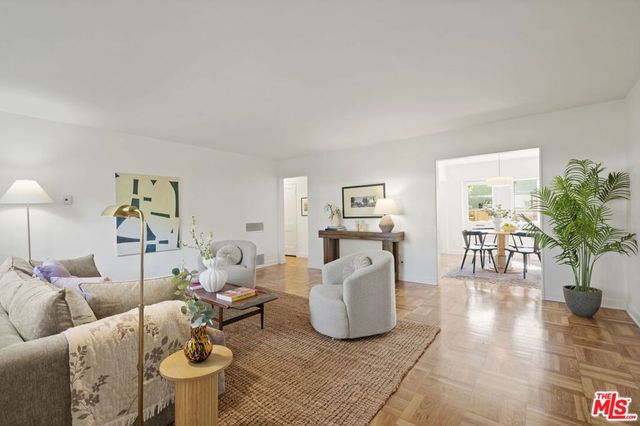 5345 Village, Los Angeles, CA 90016