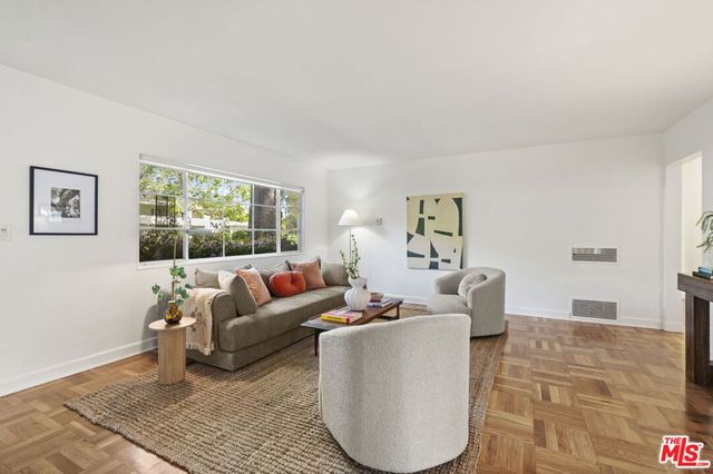 5345 Village, Los Angeles, CA 90016