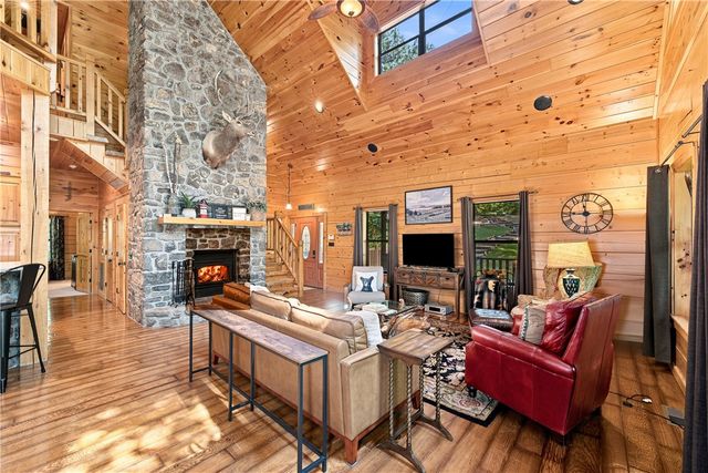 22365 N Log Cabin Drive, Sulphur Springs, AR 72768