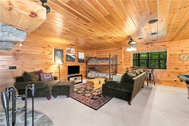 22365 N Log Cabin Drive, Sulphur Springs, AR 72768