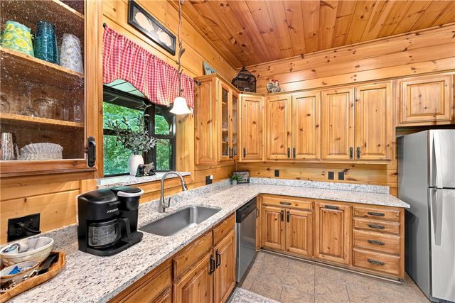 22365 N Log Cabin Drive, Sulphur Springs, AR 72768