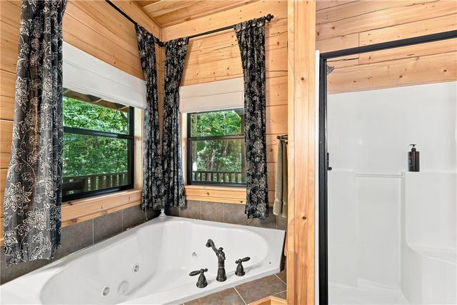 22365 N Log Cabin Drive, Sulphur Springs, AR 72768
