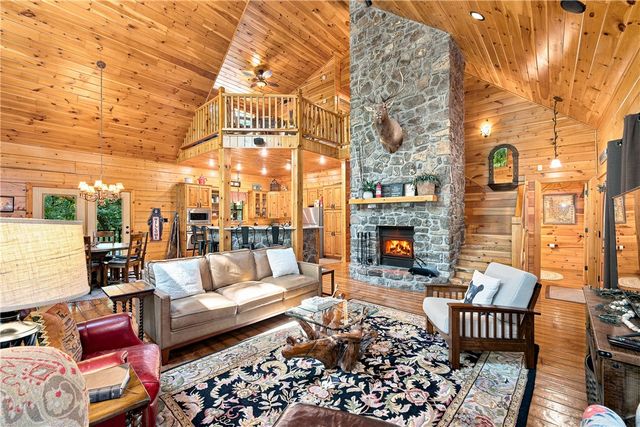22365 N Log Cabin Drive, Sulphur Springs, AR 72768
