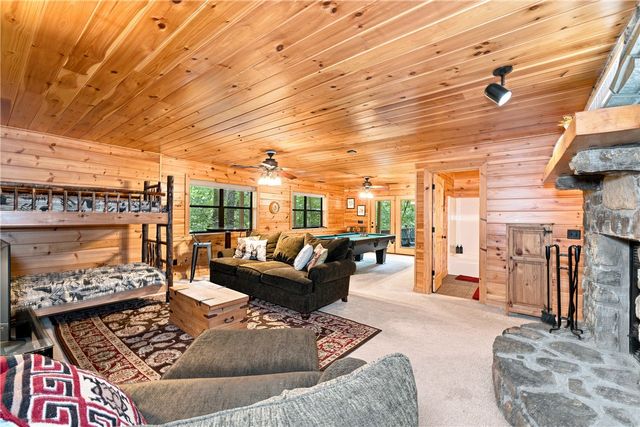 22365 N Log Cabin Drive, Sulphur Springs, AR 72768