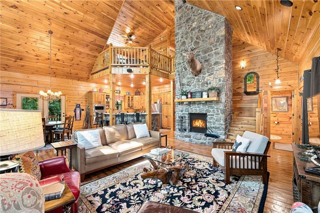 22365 N Log Cabin Drive, Sulphur Springs, AR 72768