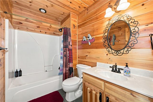 22365 N Log Cabin Drive, Sulphur Springs, AR 72768
