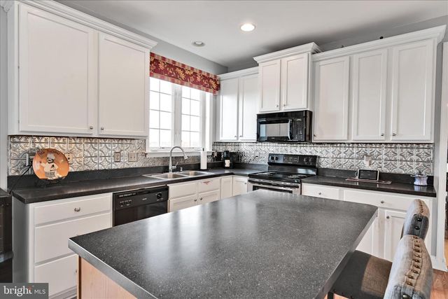 748 CONNOLLY DR, Red Lion, PA 17356