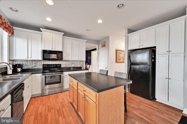 748 CONNOLLY DR, Red Lion, PA 17356