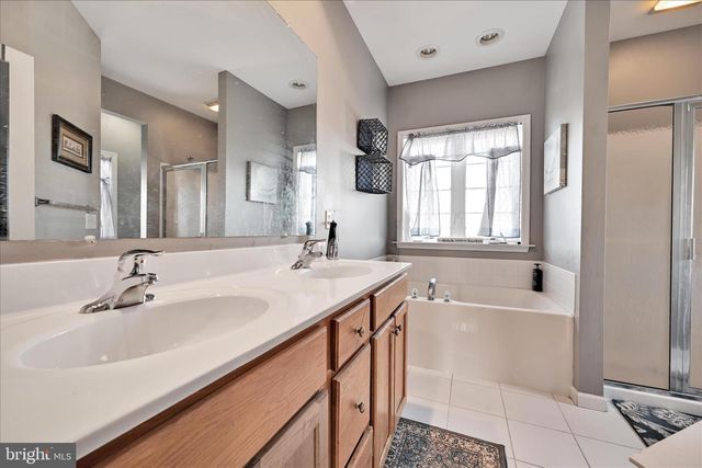 748 CONNOLLY DR, Red Lion, PA 17356