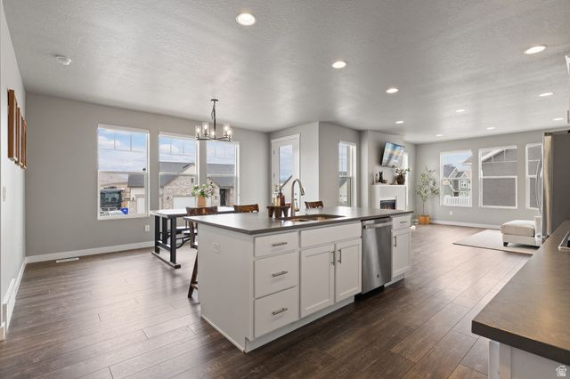 1325 E DESERT PEAK, Eagle Mountain, UT 84005