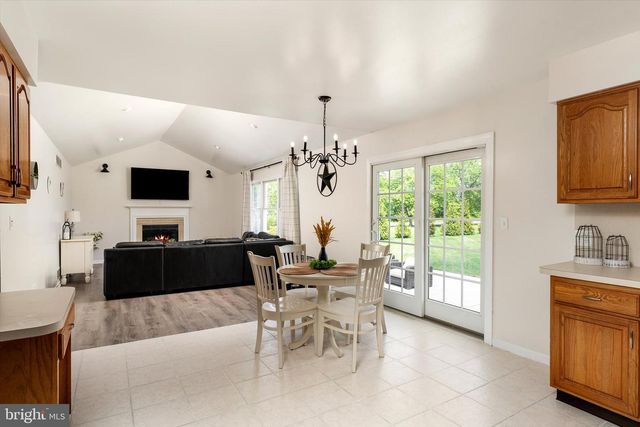 2 CARNEY WAY, Hamilton, NJ 08620