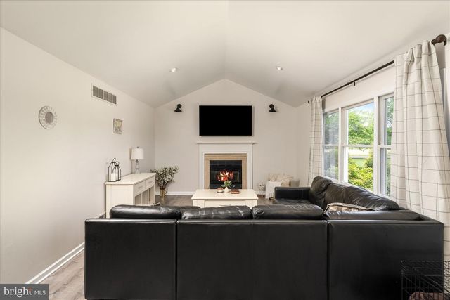 2 CARNEY WAY, Hamilton, NJ 08620