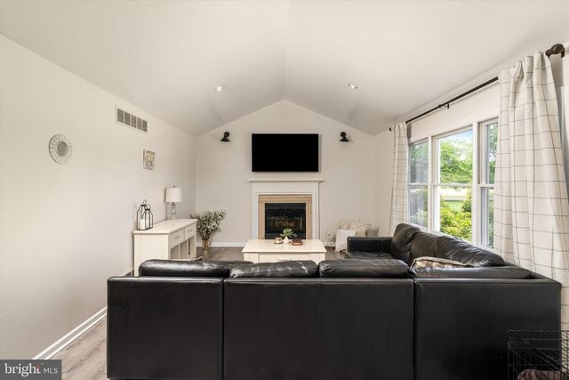 2 CARNEY WAY, Hamilton, NJ 08620