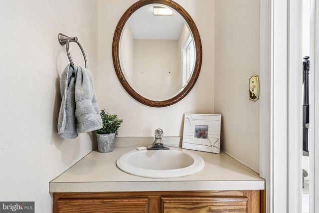 2 CARNEY WAY, Hamilton, NJ 08620