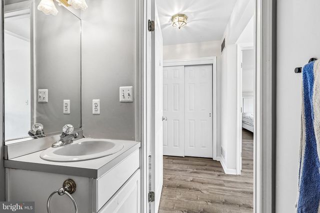 2 CARNEY WAY, Hamilton, NJ 08620