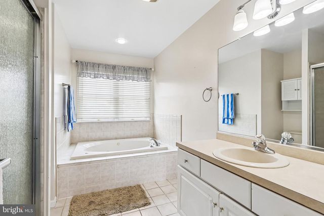 2 CARNEY WAY, Hamilton, NJ 08620