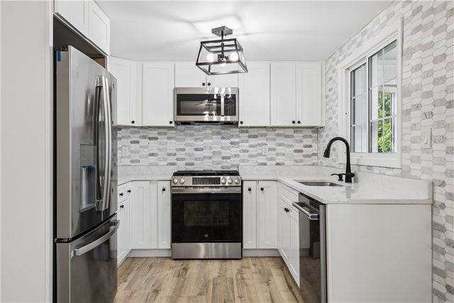 142 SANIEL, West Mifflin, PA 15122