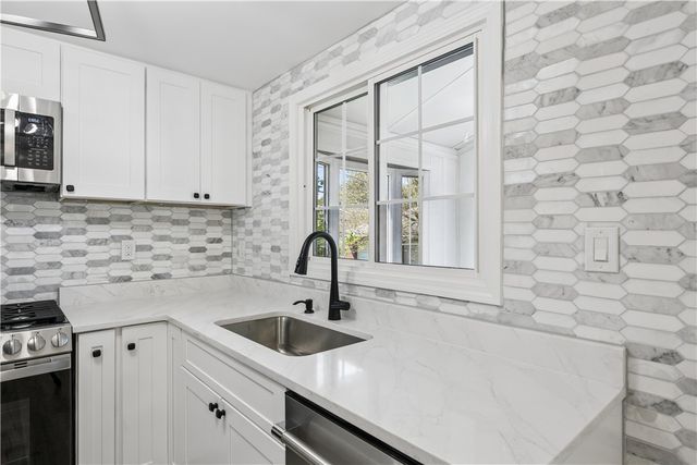 142 SANIEL, West Mifflin, PA 15122