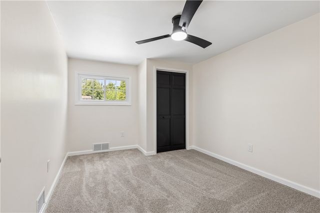 142 SANIEL, West Mifflin, PA 15122