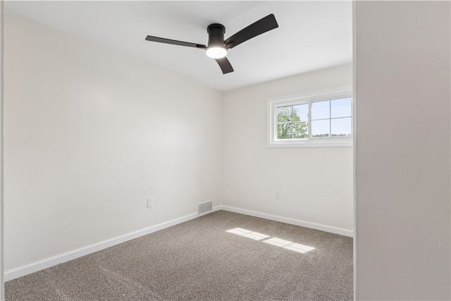 142 SANIEL, West Mifflin, PA 15122