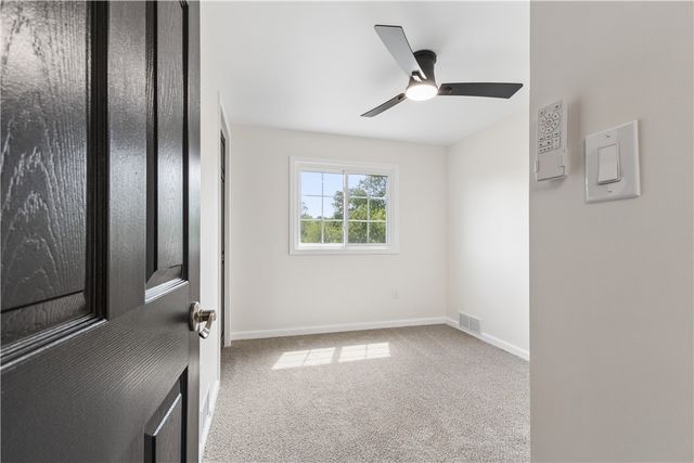 142 SANIEL, West Mifflin, PA 15122