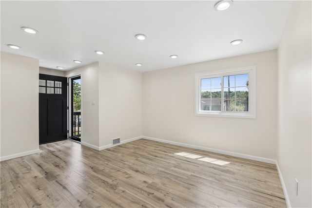 142 SANIEL, West Mifflin, PA 15122