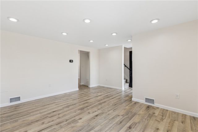 142 SANIEL, West Mifflin, PA 15122