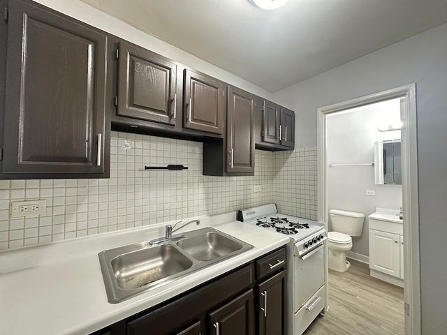 4537 N Dover Street 1D, Chicago, IL 60640