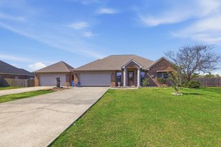 2437 W Coffey Pines Road, Lake Charles, LA 70611