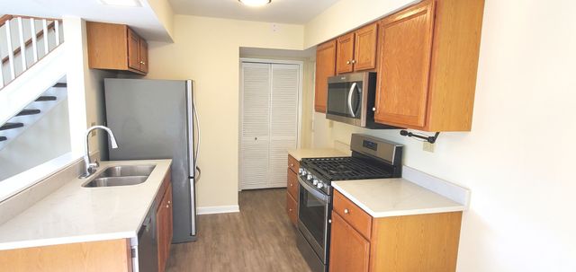 1307 FALL Court, Wheeling, IL 60090